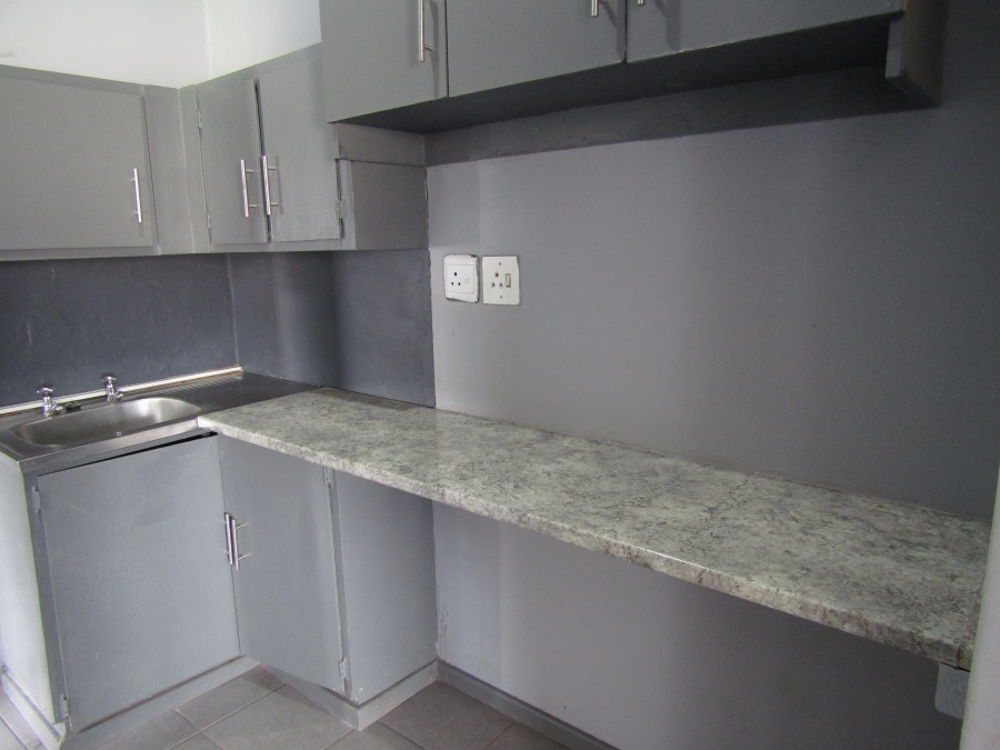 To Let 1 Bedroom Property for Rent in Humansdorp Eastern Cape